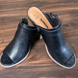Wonens black open toe mules